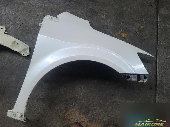 Chevrolet Aveo 2014 — крыло правое