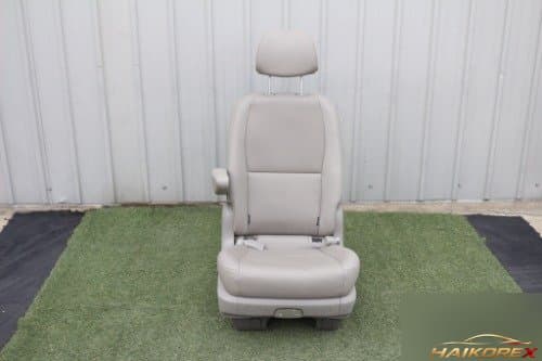 Третий ряд сидений, левая сторона (подлокотник, ISOFIX)
