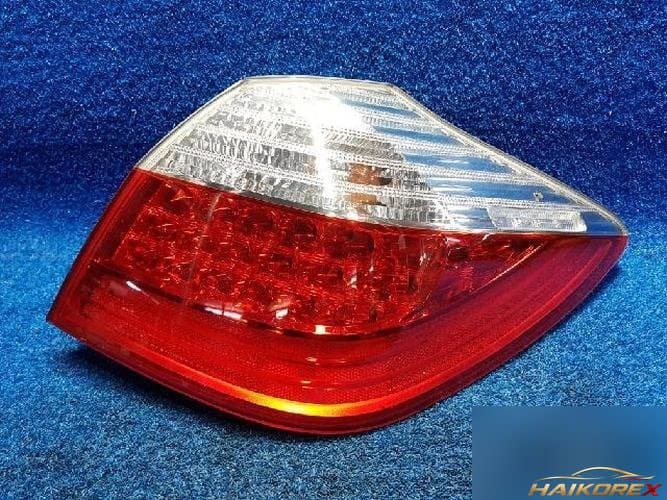 Hyundai Genesis 2008 — фара задняя правая (внешняя)