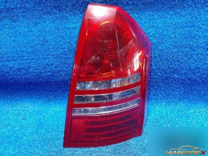 Chrysler 300 2006 — задний фонарь правый наружный