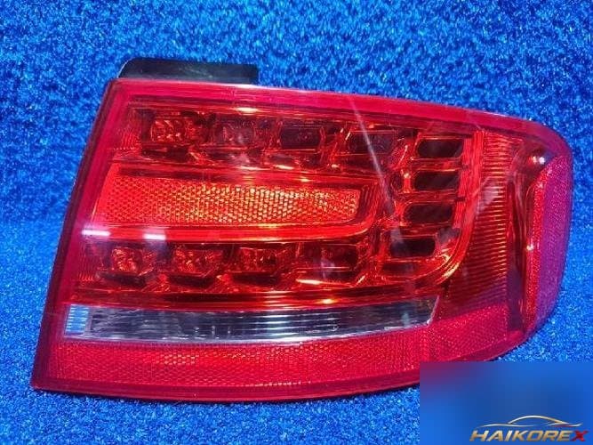 Audi A4 2009 — задний фонарь правый (наружный)