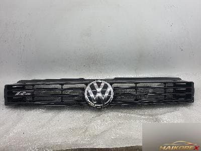 Volkswagen Polo BMT R-Line 2016 — решетка радиатора