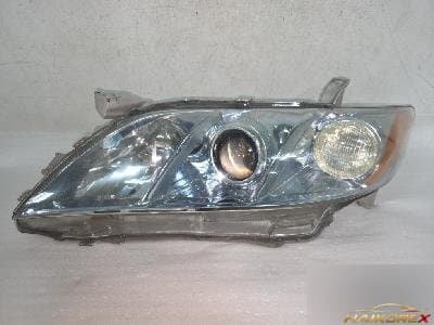 Toyota Camry 2011 — фара передняя