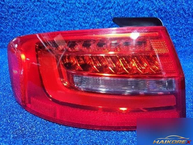 Audi A4 2014 — задний фонарь левый наружный 8K5945095AC