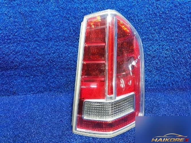 Chrysler 300 2012 — фонарь задний правый наружный 68154610AB