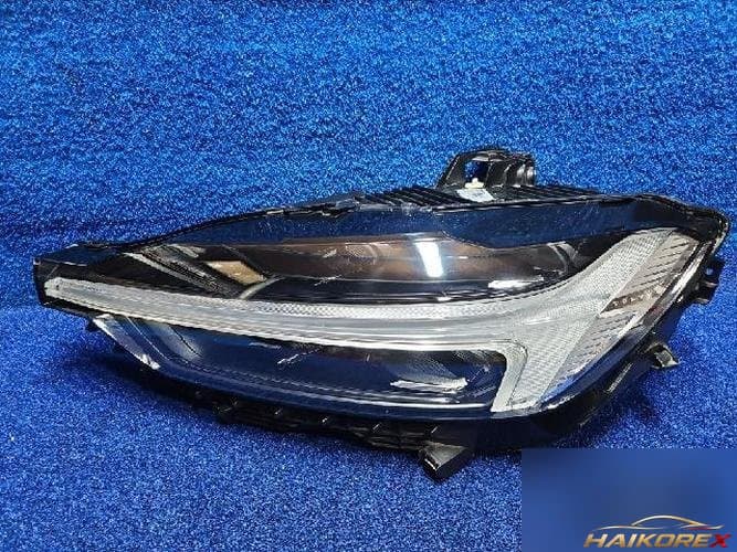 Volvo XC60 2022 — фара передняя левая