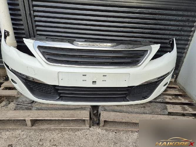 Peugeot 308 2015 — передний бампер
