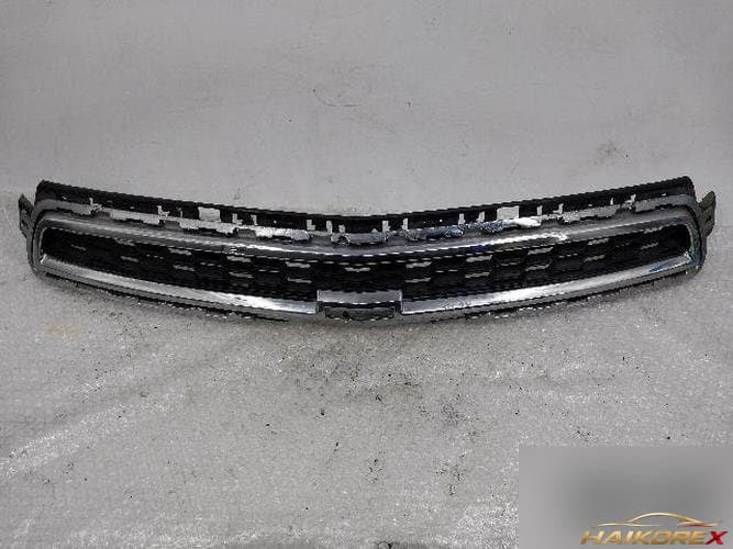 Chevrolet Malibu 2013 — решётка радиатора верхняя 20768828