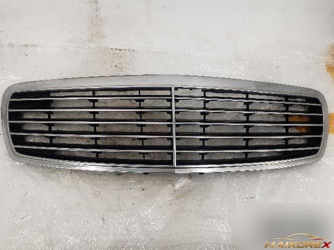 Mercedes-Benz E-Class 2003 — решётка радиатора