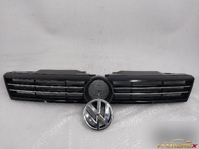 Volkswagen Jetta 2013 — решётка радиатора 5C6853655A