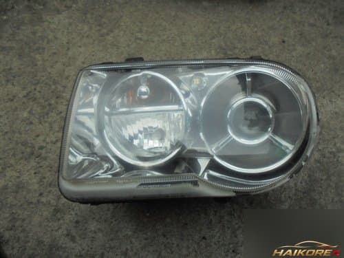 Фара передняя левая HID 5701061AA/04815761AD