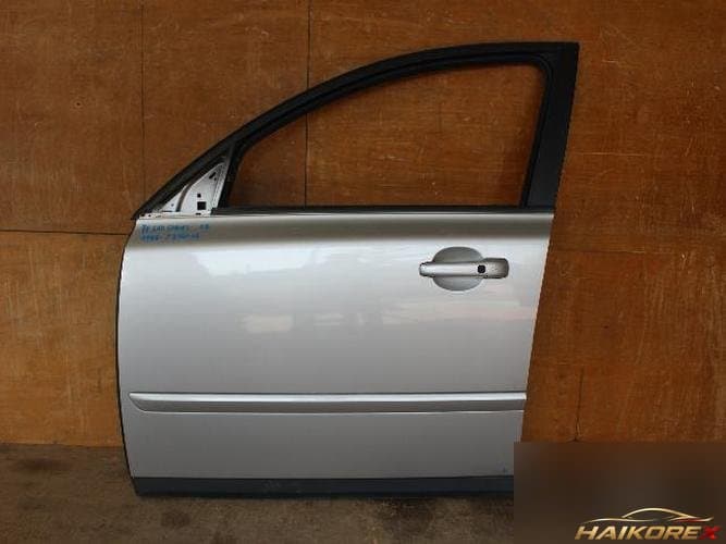 Volvo S40 2010 — передняя дверь левая