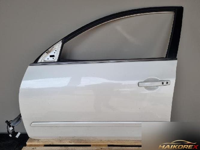 Nissan Altima 2010 — передняя дверь левая