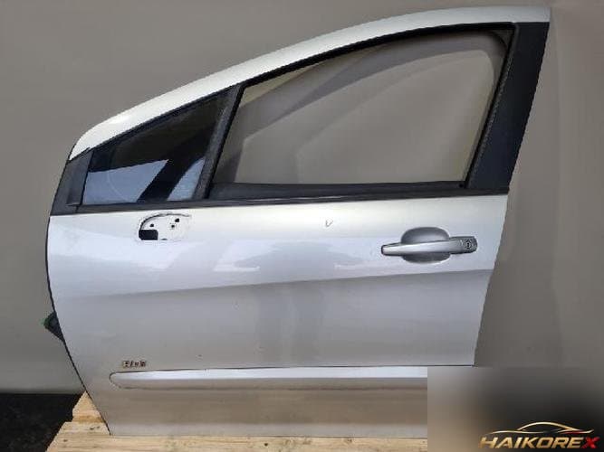 Peugeot 308 2009 — дверь передняя левая
