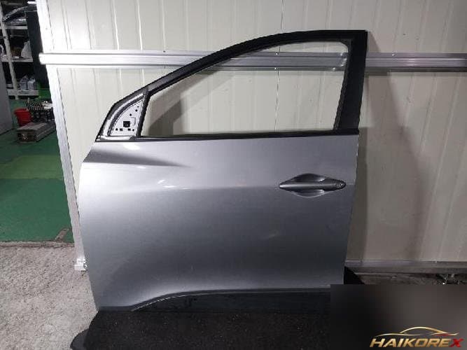 Hyundai Tucson 2011 — передняя дверь левая (водительская) со стеклом