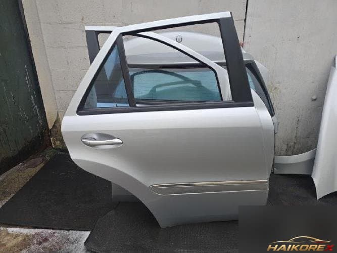 Mercedes-Benz M-класс 2006 — дверь задняя правая
