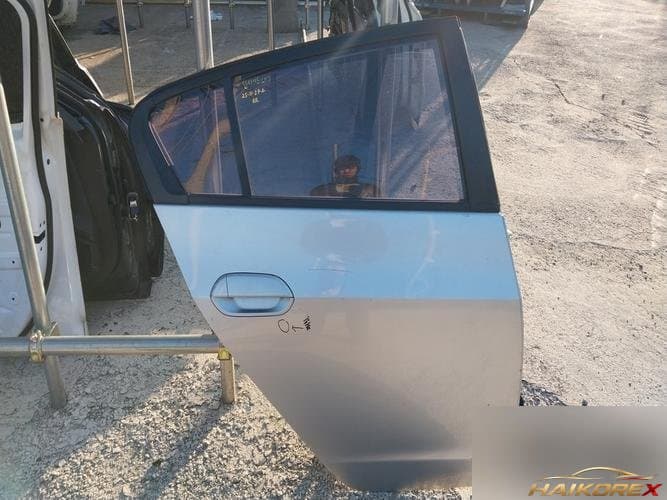 Honda Insight 2011 — дверь задняя правая