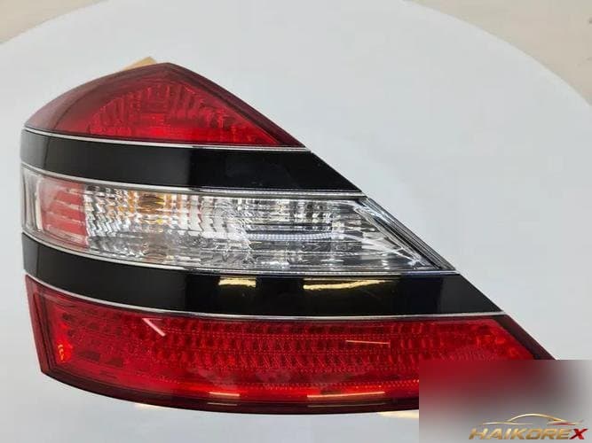 Mercedes-Benz S-класс 2011 — задний фонарь левый наружный A2218200364