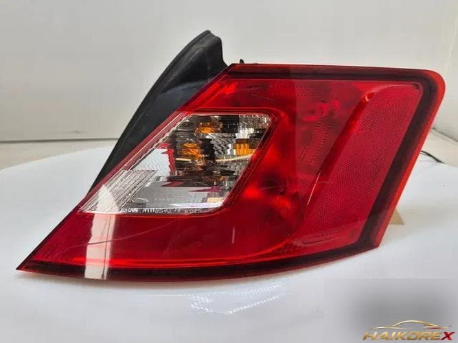 Ford Taurus 2010 — задний фонарь правый