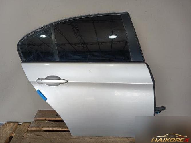 BMW 3 Series 2010 — задняя дверь правая