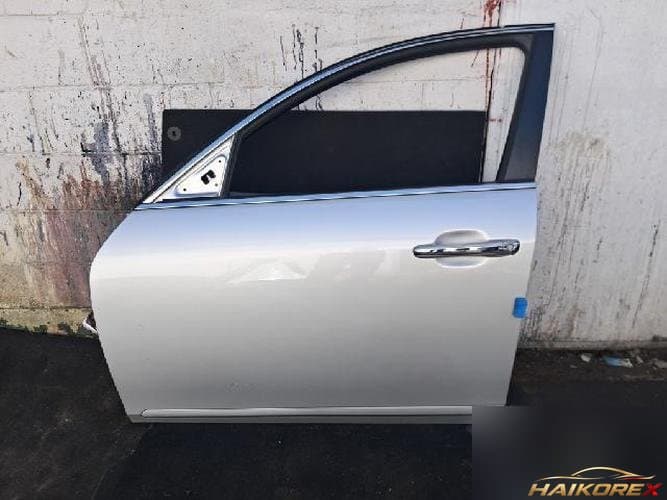 Hyundai Genesis 2011 — передняя дверь левая (водительская)
