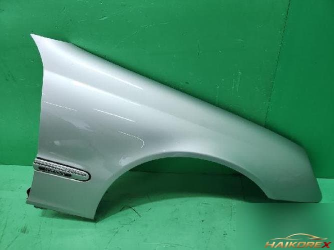 Mercedes-Benz C-Class 2003 — крыло правое