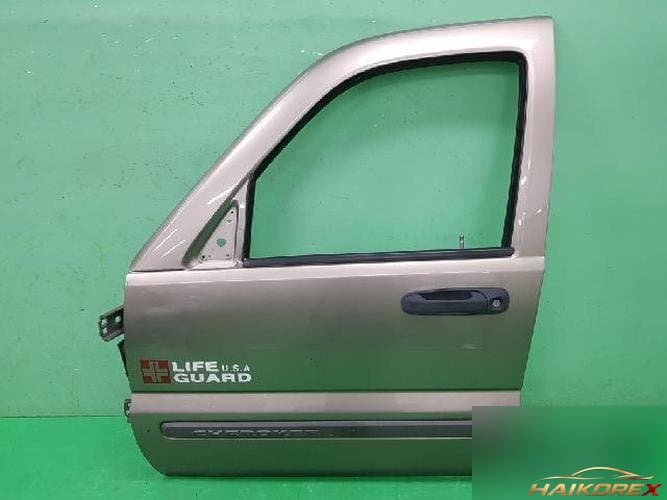 Jeep Grand Cherokee 2005 — передняя дверь левая