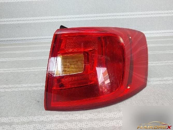 Volkswagen Jetta 2013 — комбинированный фонарь задний правый (в сборе)