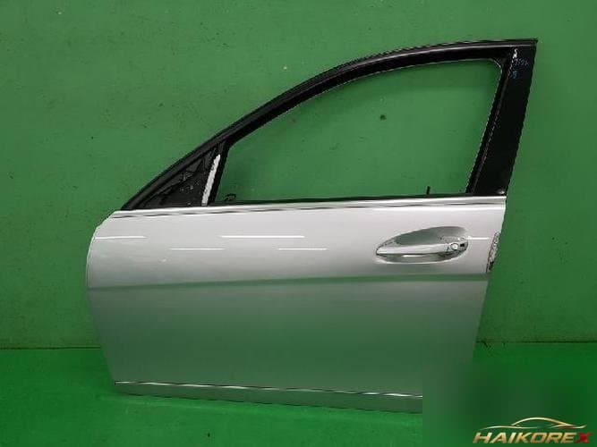 Mercedes-Benz C-Class 2009 — передняя дверь левая