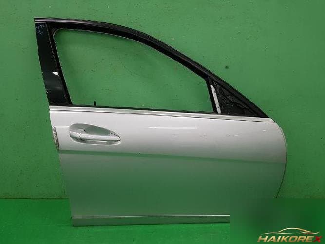 Mercedes-Benz C-Class 2009 — дверь передняя правая