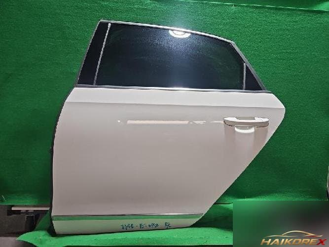Volkswagen Passat 2015 — дверь задняя левая 561833055C