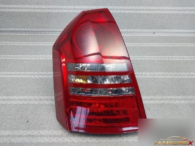 Chrysler 300 2006 — комбинированный задний фонарь левый