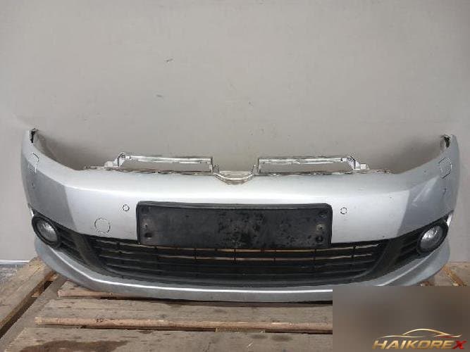 Volkswagen Golf 2013 — передний бампер