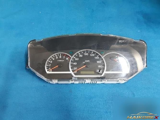 Kia Carens 2005 — приборная панель