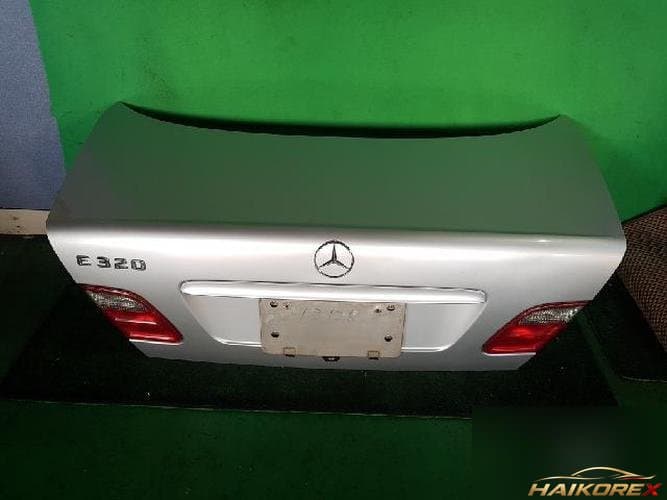 Mercedes-Benz E-Class 2002 — крышка багажника
