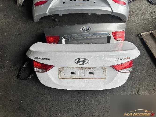Hyundai Avante 2012 — крышка багажника