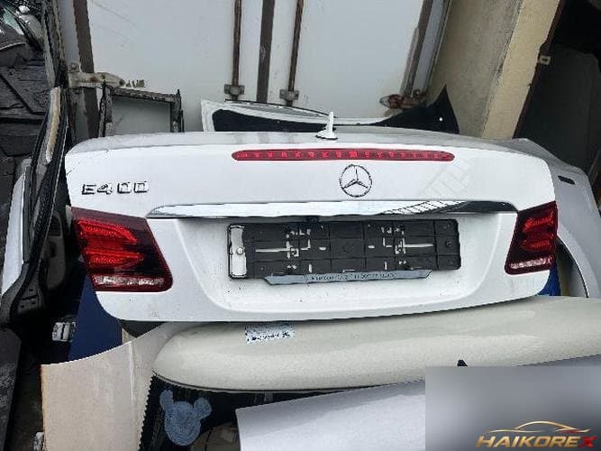 Mercedes-Benz E-класс 2016 — крышка багажника
