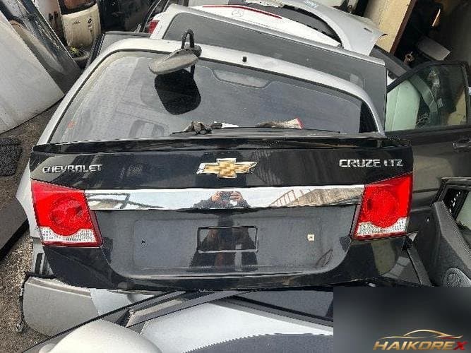 Chevrolet Cruze 2012 — крышка багажника 10