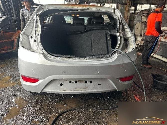 Hyundai Accent 2015 — задний бампер 5