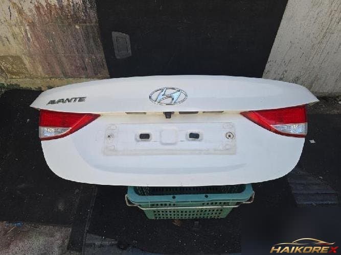 Hyundai Avante 2012 — крышка багажника
