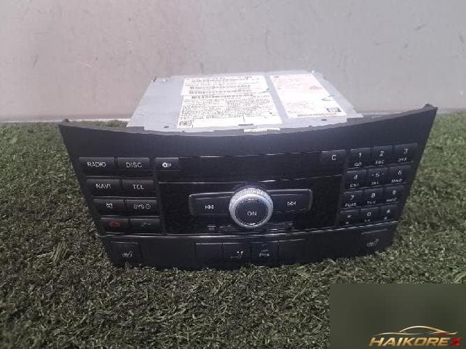 Mercedes-Benz E-Class 2010 — AV-система A2129008404
