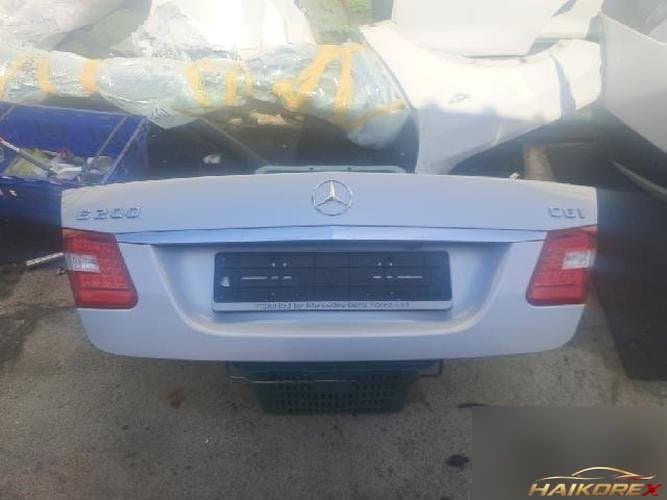 Mercedes-Benz E-класс 2010 — крышка багажника