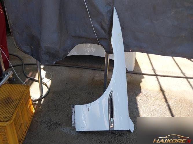 Jaguar XE 2017 — крыло левое
