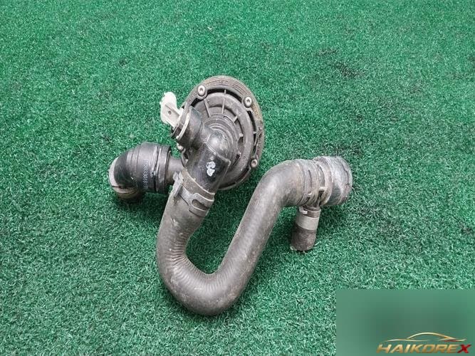Mercedes-Benz C-класс 2019 — водяной насос A0005002686