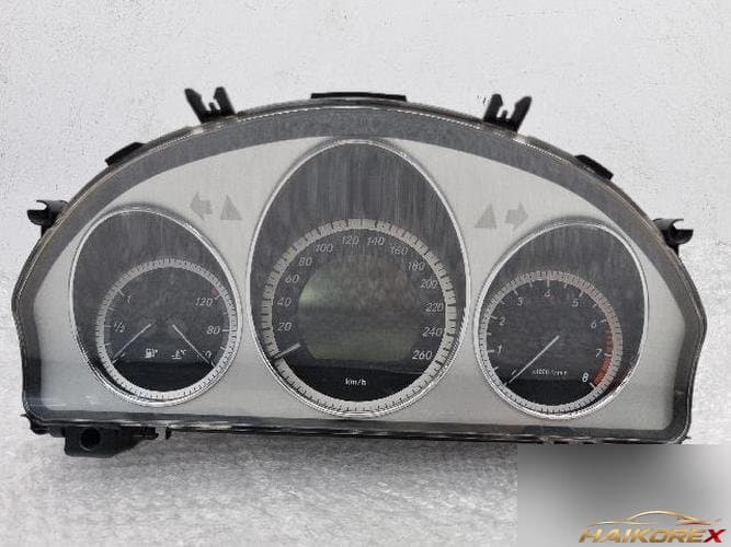 Mercedes-Benz C-Class 2011 — панель приборов A204 900 33 05 1