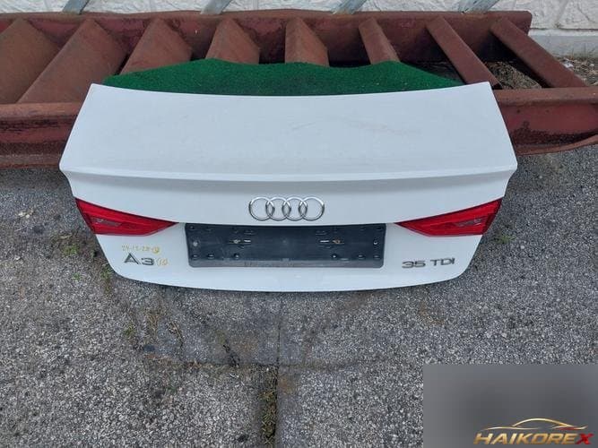 Audi A3 2016 — крышка багажника
