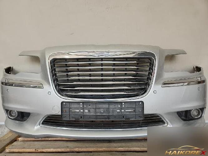 Chrysler 300 2012 — передний бампер