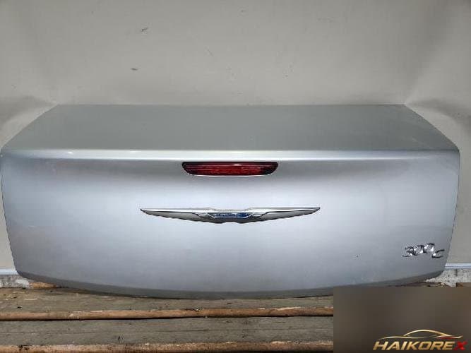 Chrysler 300 2012 — крышка багажника