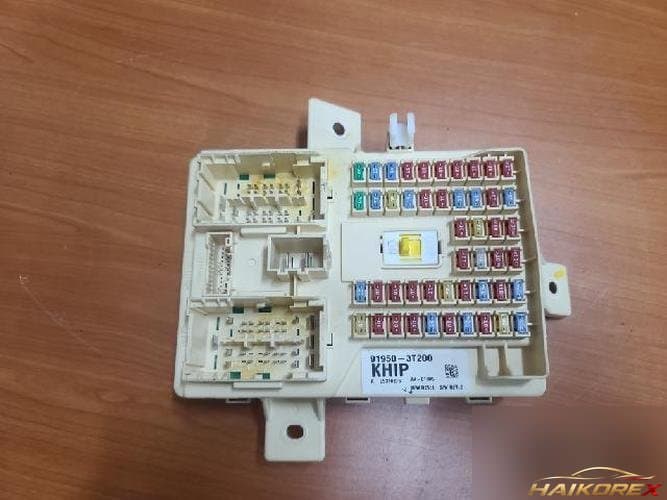 Kia K9 2013 — блок предохранителей салонный 2