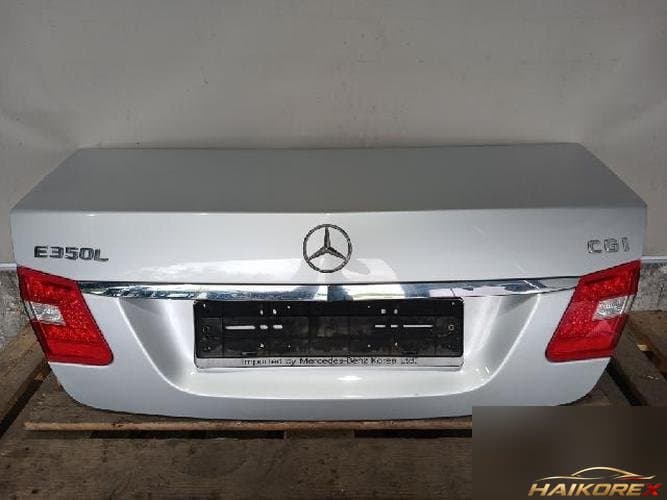 Mercedes-Benz E-Class W212 2010 — крышка багажника